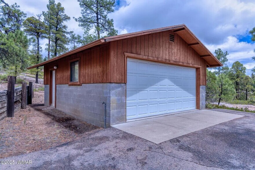 Building Photo - 6373 Manzanita Dr