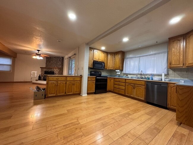 Building Photo - HOUSE FOR RENT IN THE JANESVILLE SCHOOL DI...