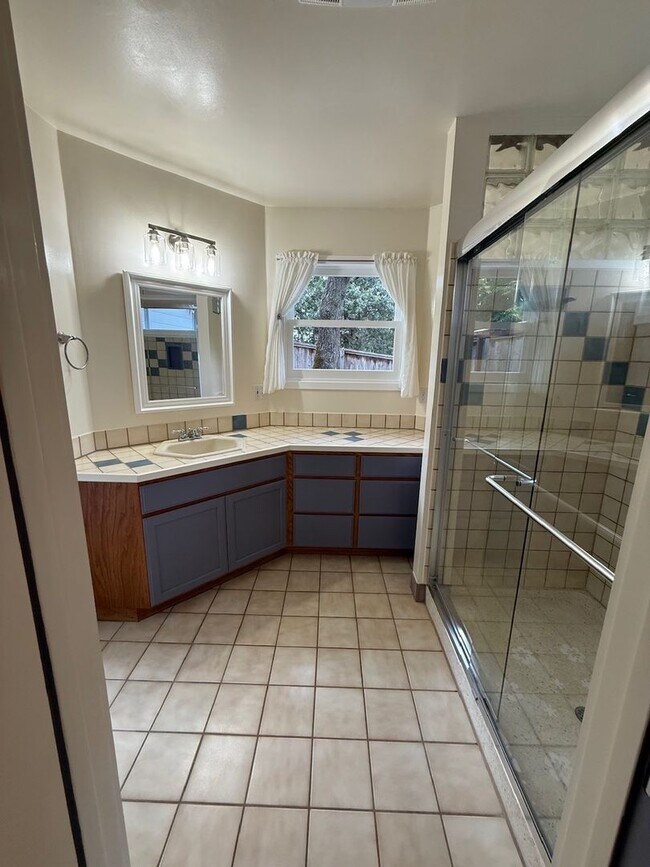 Building Photo - 3 Bedroom/ 2 bathroom Home in Cotati