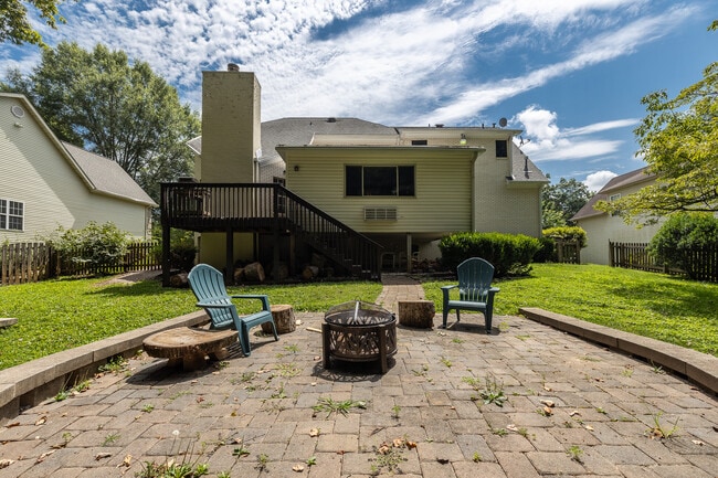 Building Photo - 5516 Oakside Dr
