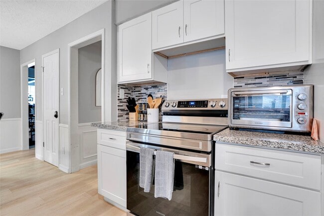 Building Photo - 1523 Saddlecreek Dr