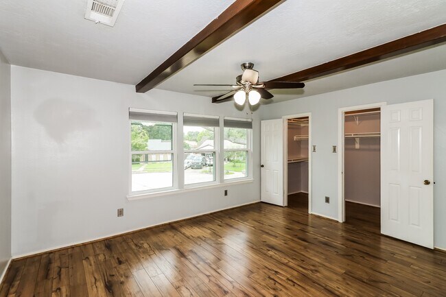 Building Photo - 826 Bradwell Dr