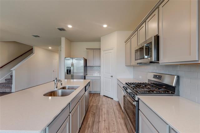 Building Photo - 2130 Clarion Dr