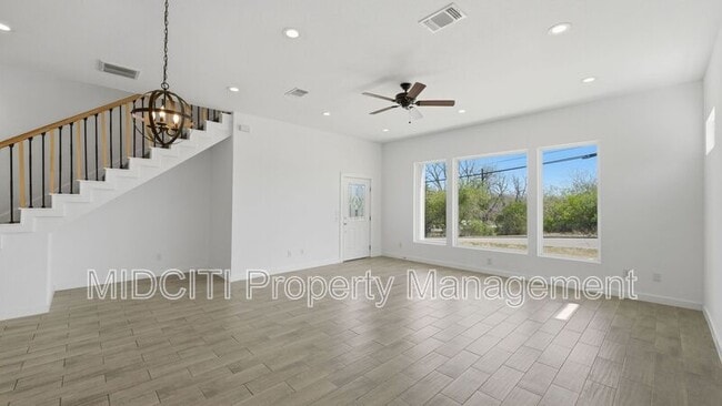 Building Photo - 893 E Mather St