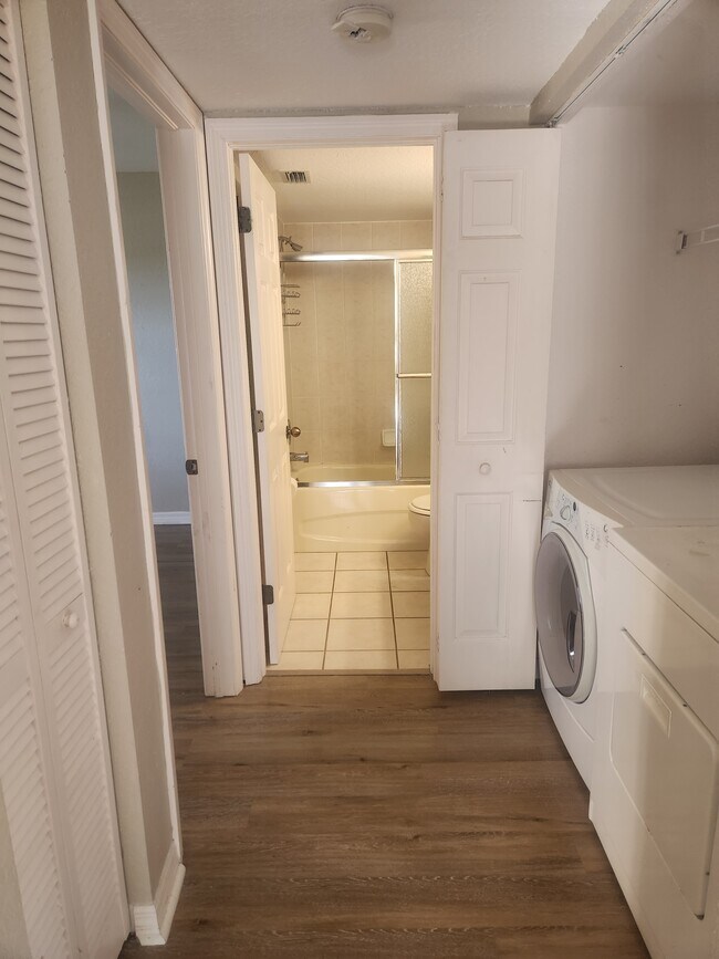 Building Photo - 175 Kings Hwy