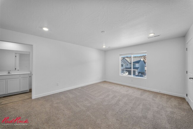 Building Photo - Beautiful 3 Bed Townhome with Amazing Amenities! 6 Month Lease