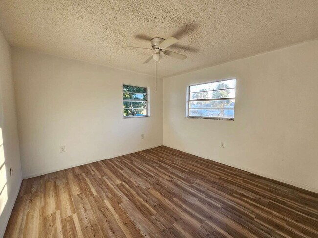 Building Photo - Cocoa Duplex