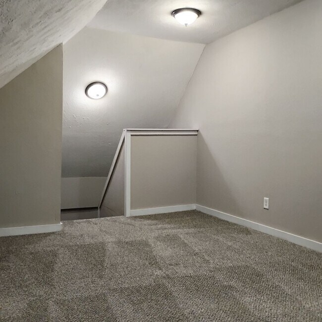 Building Photo - 217 Perrin Ave