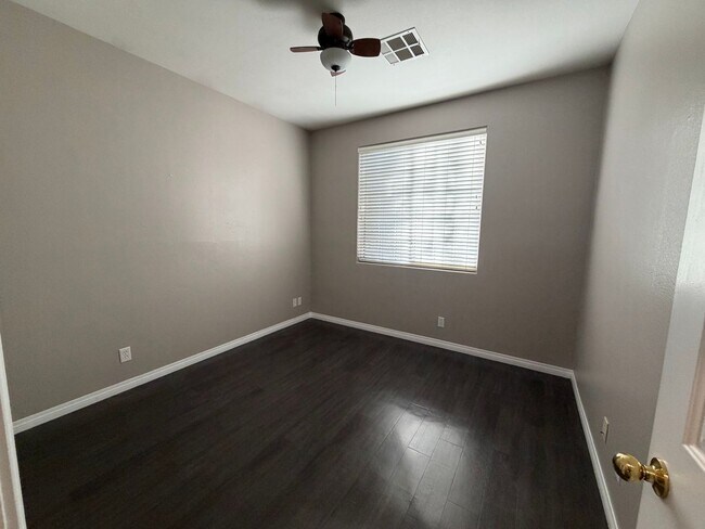 Building Photo - Beautiful 3 Bedroom 2 Bath Single Story Three Bedroom in Spring Mountain Ranch!