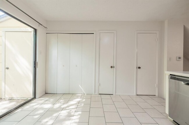 Building Photo - 11901 Swearingen Dr