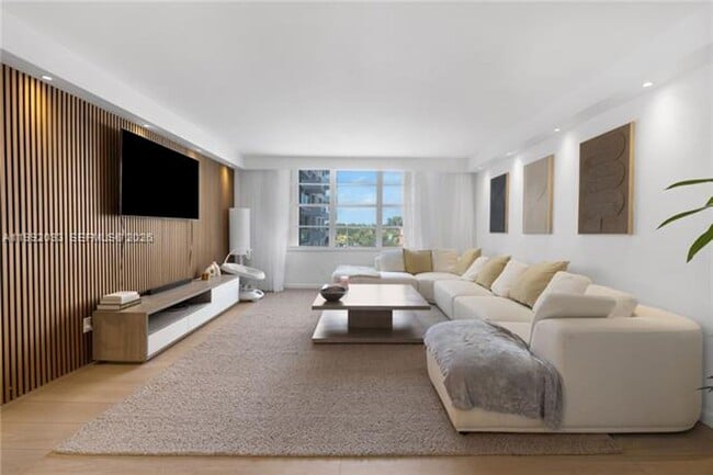 Building Photo - 5161 Collins Ave