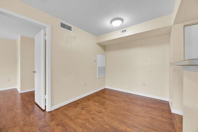 Building Photo - 3012 Parkway Blvd