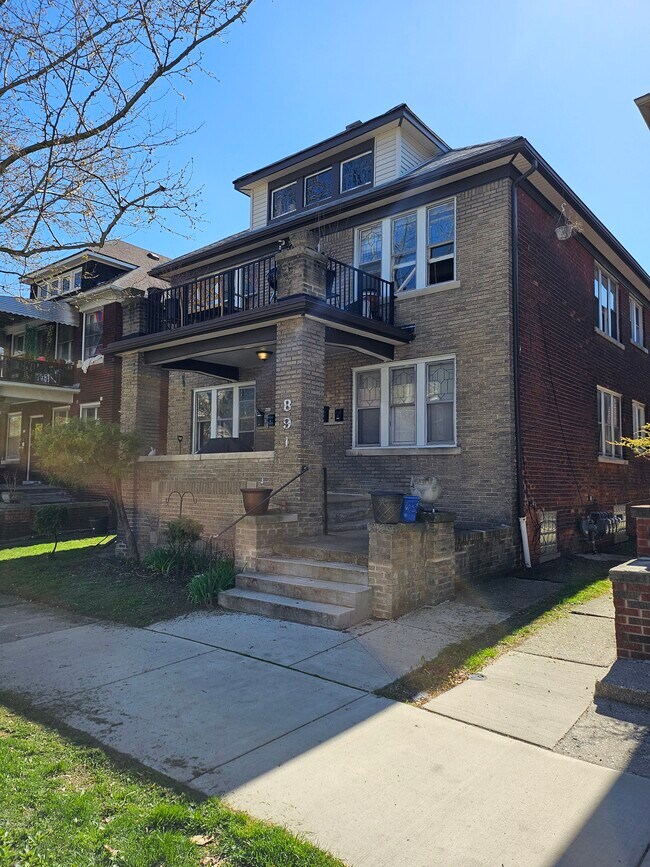 Building Photo - 891 Beaconsfield Ave