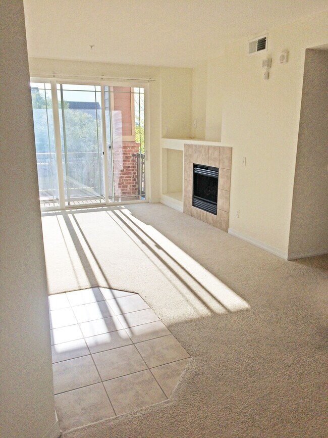 Building Photo - 804 Summer Hawk Dr