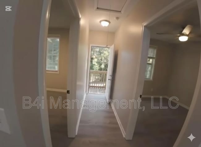 Building Photo - 226 Polar Rock Rd SW