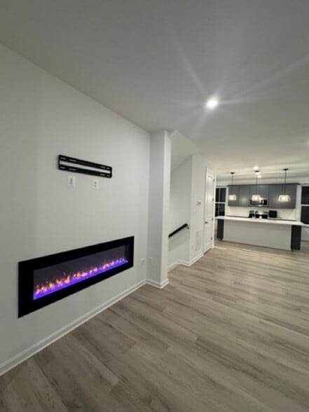 Building Photo - 208 Douglas Wy