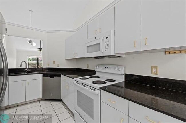 Building Photo - 13924 Folkestone Cir
