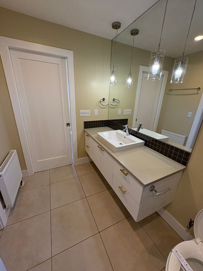 Building Photo - Fabulous Queen Anne Home with LOTS of EXTRAS!
