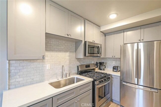 Building Photo - 327 3rd St