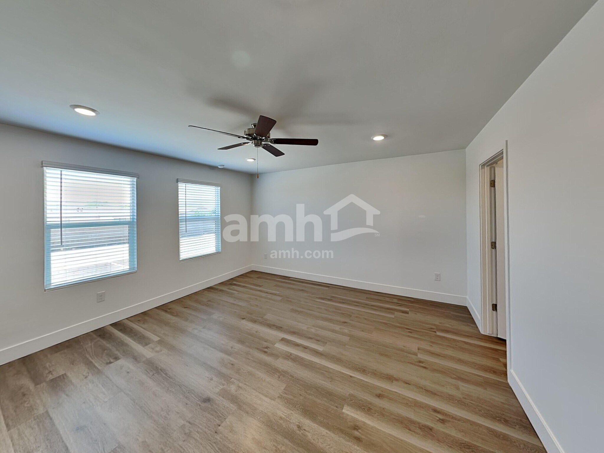 Building Photo - 9644 Harkes Dr