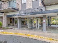 Building Photo - 3245 Rio Dr