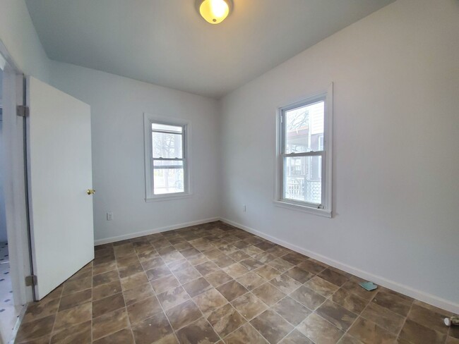 Building Photo - 407 S 8th St