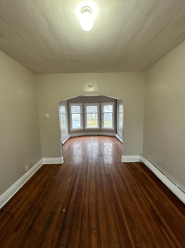 Building Photo - Single Family Home Ready for Rent in a Gre...