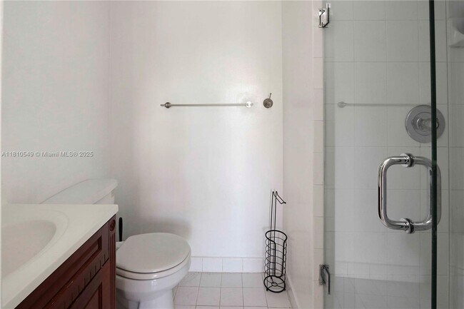 Building Photo - 6886 N Kendall Dr