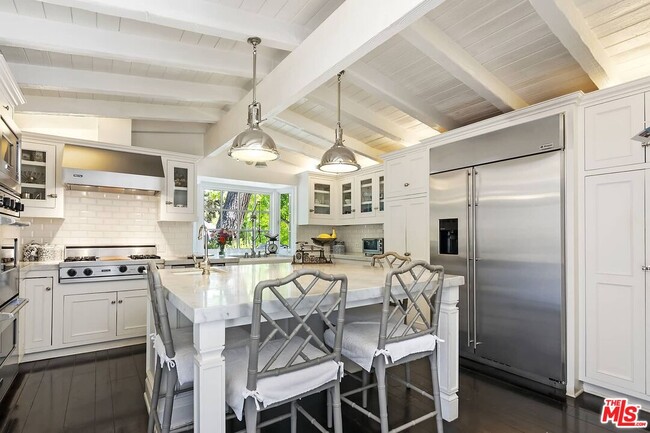 Building Photo - 111 S Glenroy Ave