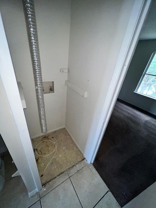 Building Photo - 2 bed/ 1.5 bath Townhouse in Kissimmee nea...