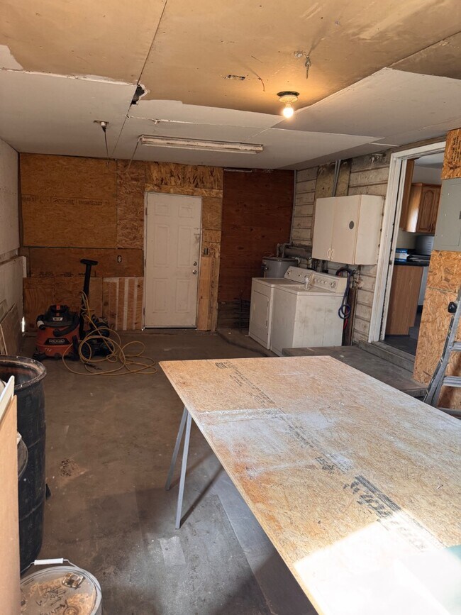 Building Photo - 1305 Davis St