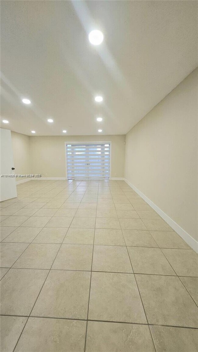 Building Photo - 3038 NW 69th Ct