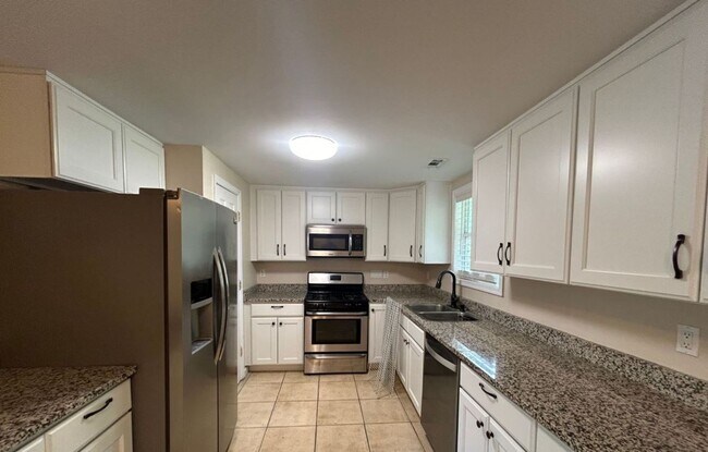 Building Photo - Welcome to this charming Ranch style home!
