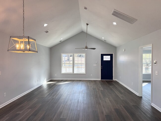 Building Photo - 118 Mineral Springs Rd