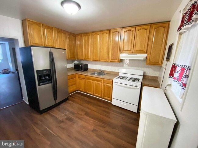 Primary Photo - 3027 Weikel St