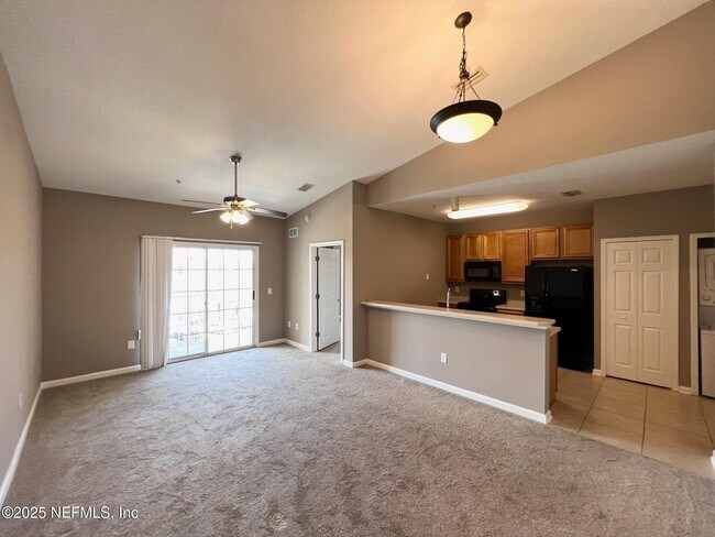 Building Photo - 8210 Green Parrot Rd