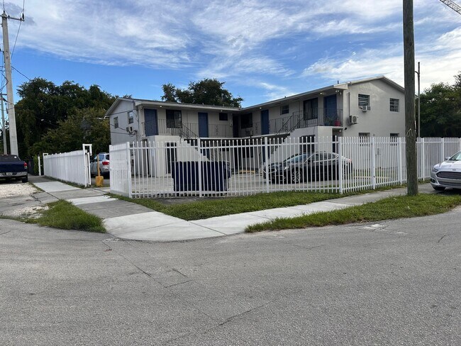 Building Photo - 310 NE 78th St