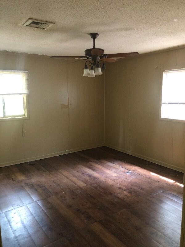 Building Photo - 124 Town Homes Dr