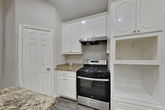 Building Photo - 16642 Greenbriar Point Ln