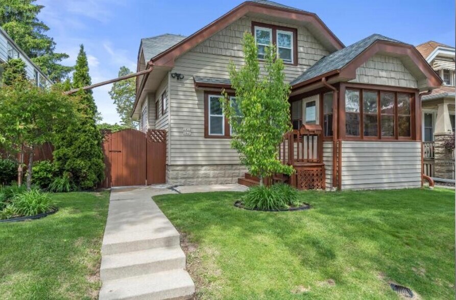 Primary Photo - 2049 S 77th St