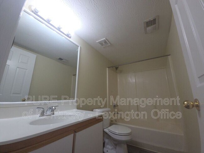 Building Photo - 164 Grinder Ct