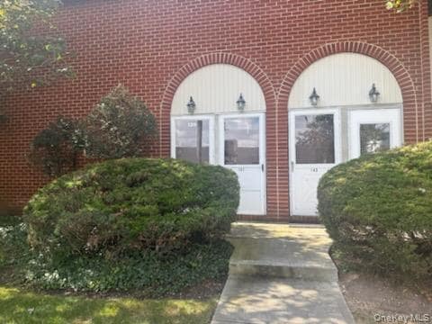 Primary Photo - 139 Grove Ave