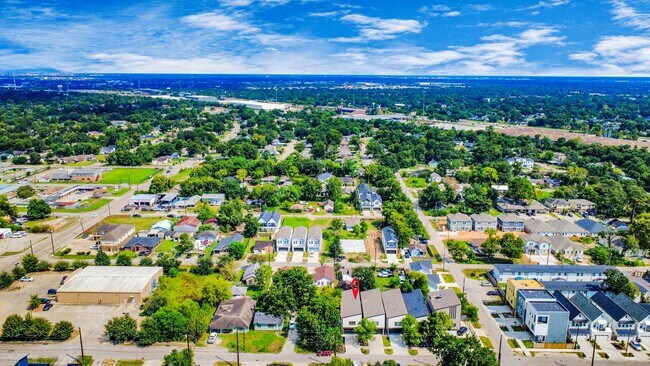 Building Photo - 6739 Calhoun Rd