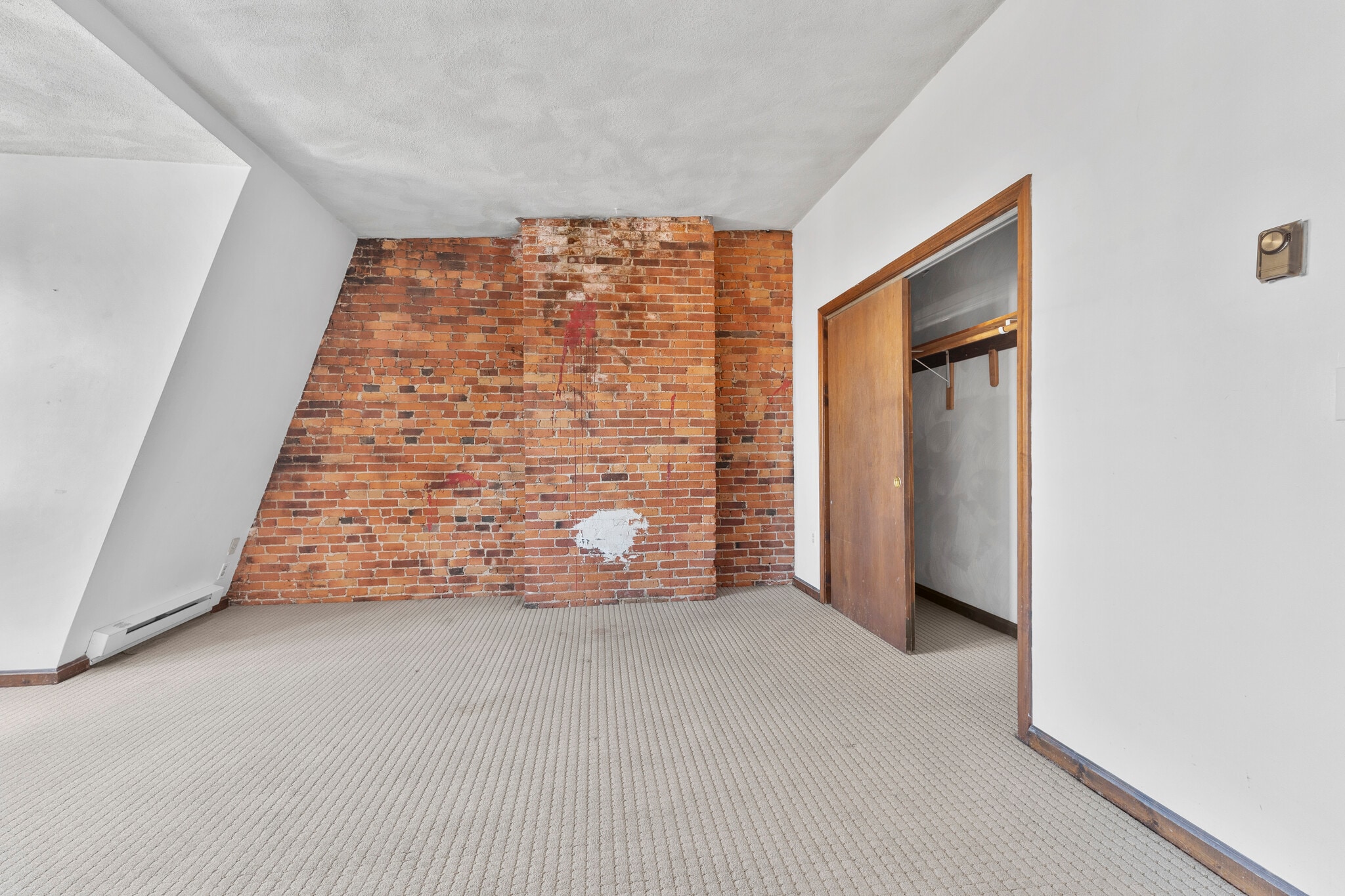 main bedroom - 660 Tremont St
