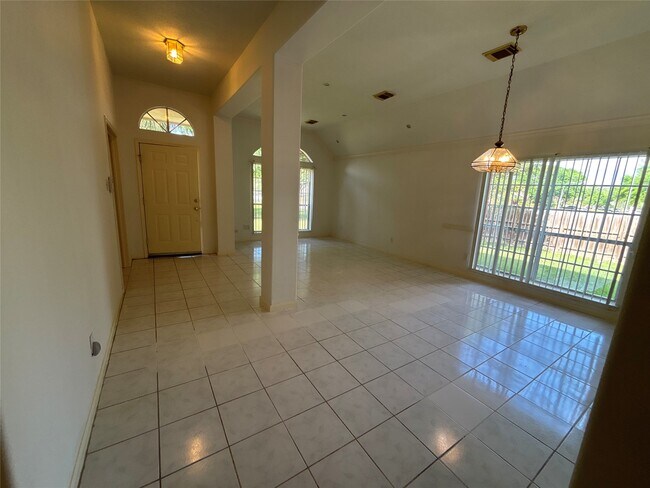 Building Photo - 15803 Mission Estates Ct
