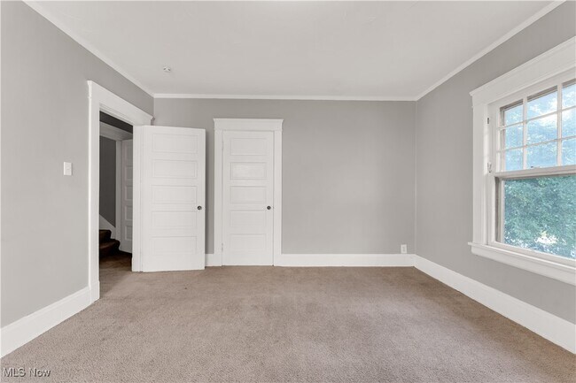 Building Photo - 3249 Hyde Park Ave