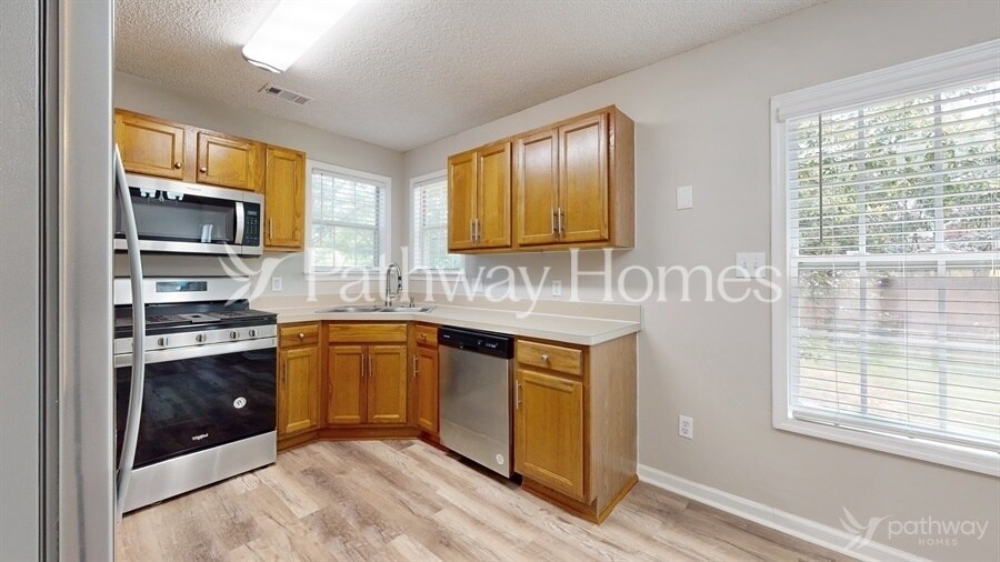 Building Photo - 10891 Knotty Pine Pl