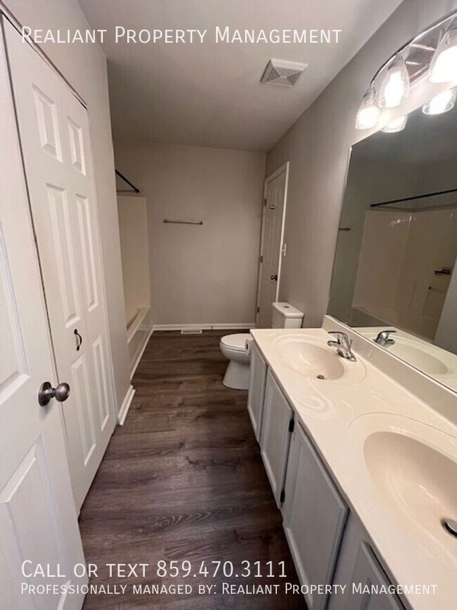 Building Photo - 353 Chase Pl