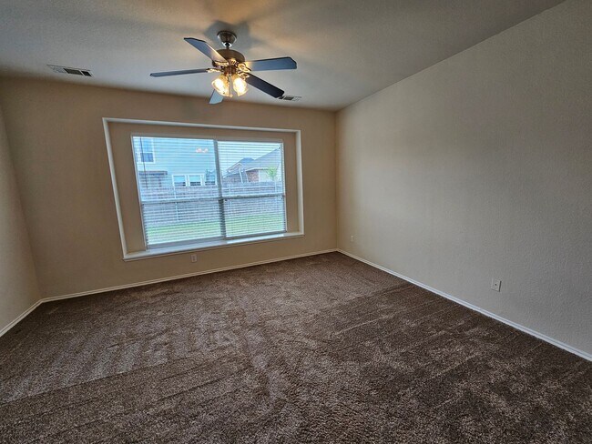 Building Photo - Available now ready for immediate move in