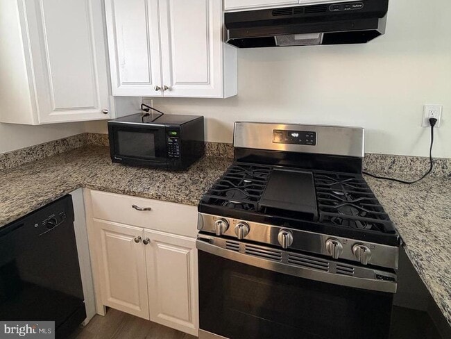 Building Photo - 5485 Harpers Farm Rd